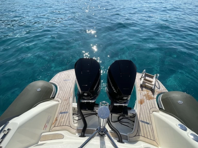 Pronájem Polotuhá loď Bwa s licencí