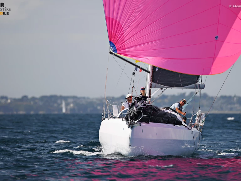 Pronájem lodi La Trinité-sur-Mer lákavé ceny SUN FAST 3300