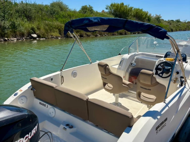 Quicksilver Activ 675 Sundeck jednotlivci a charterové společnosti v Carnon-Plage