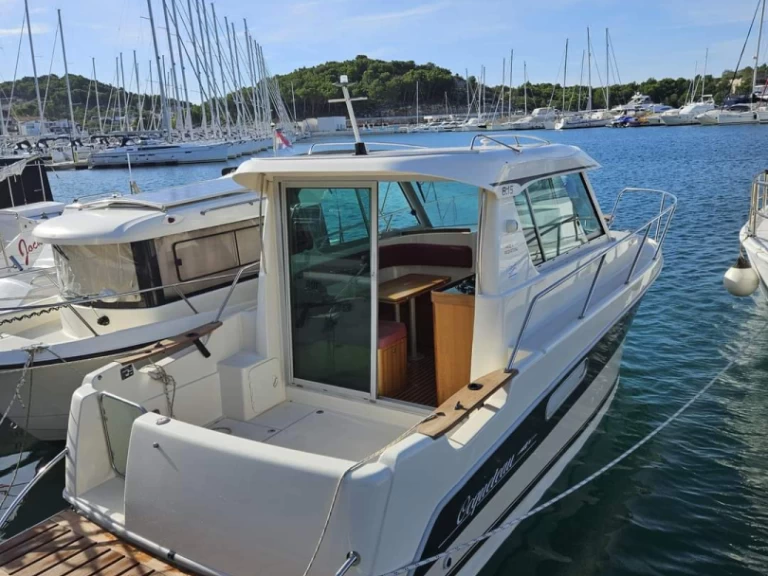 Pronajmout Motorová loď se skipperem či ne Ocqueteau v Drage