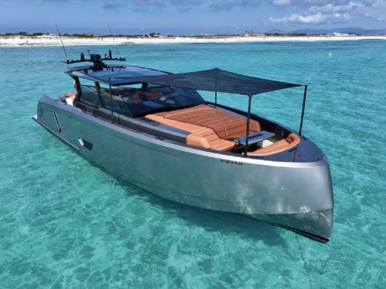 Vanquish VQ 58 jednotlivci a charterové společnosti v Marina Ibiza
