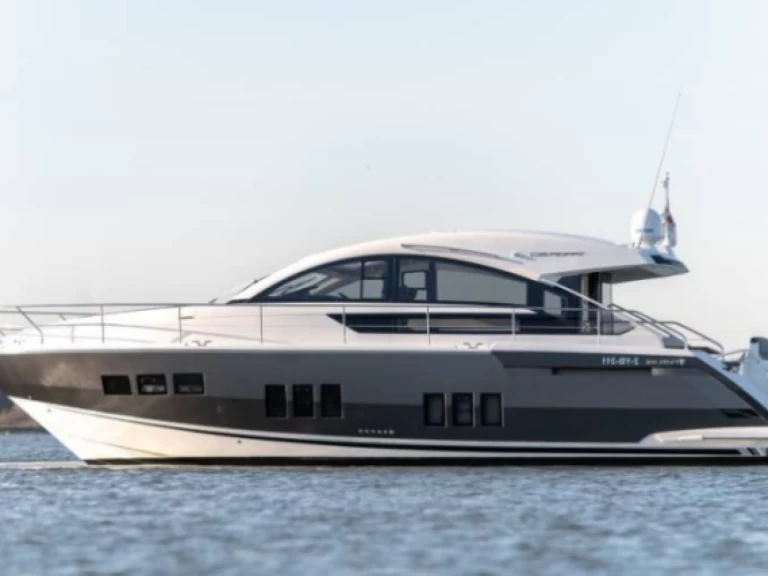 Pronájem Motorová loď Fairline s licencí