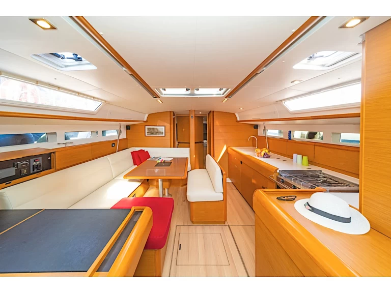 Pronajmout Plachetnice se skipperem či ne Jeanneau v Castellammare di Stabia