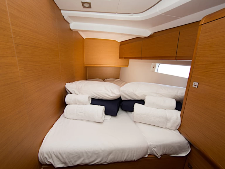 Pronájem jachty v Castellammare di Stabia -Jeanneau Sun Odyssey 519 na Samboatu