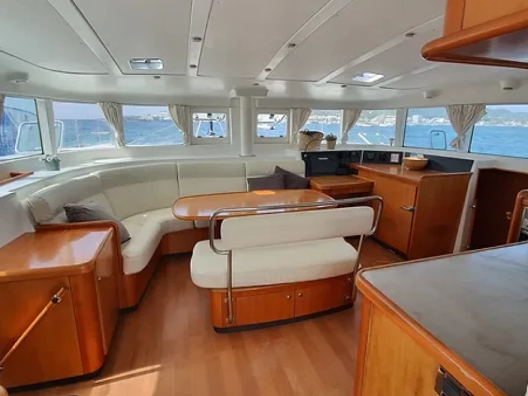 Lagoon Lagoon 440 jednotlivci a charterové společnosti v Barcelona