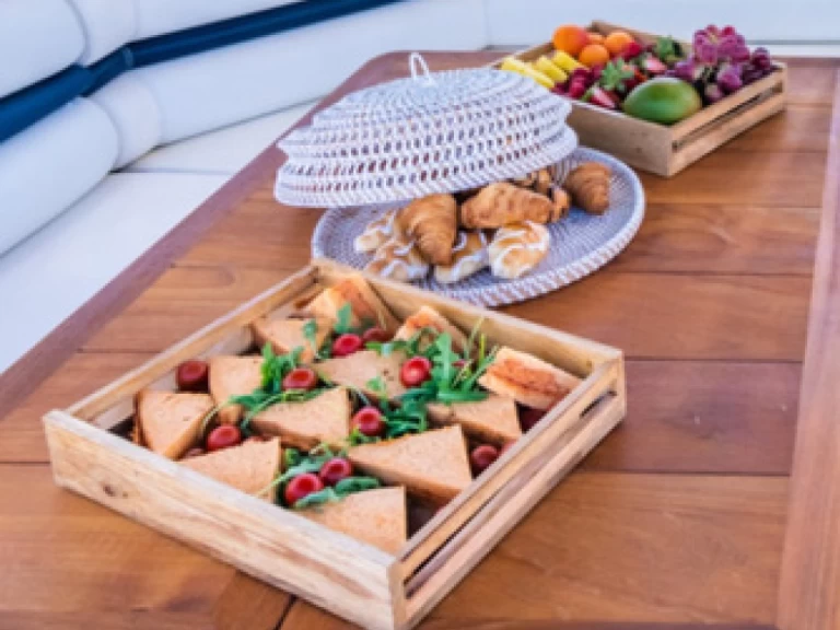 Pronájem Jachta Mangusta s licencí