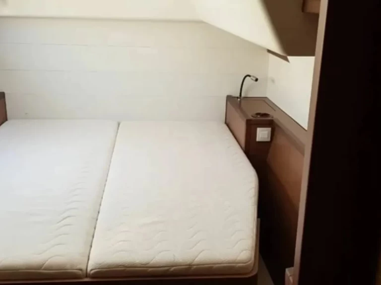 Pronajmout Katamarán se skipperem či ne Lagoon v Alimos