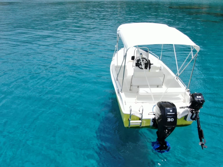 Pronajmout si Assos 485 v Kardamýli