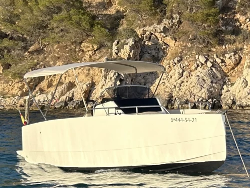 Pronajmout si Nuva Nuva M6 Open v Marina Greenwich