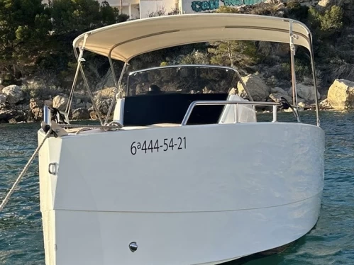 Pronajmout Motorová loď se skipperem či ne Nuva v Marina Greenwich