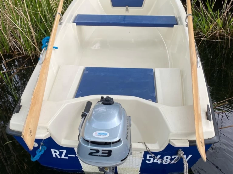 Říční loď k pronájmu v Waren (Müritz) za nejlepší cenu