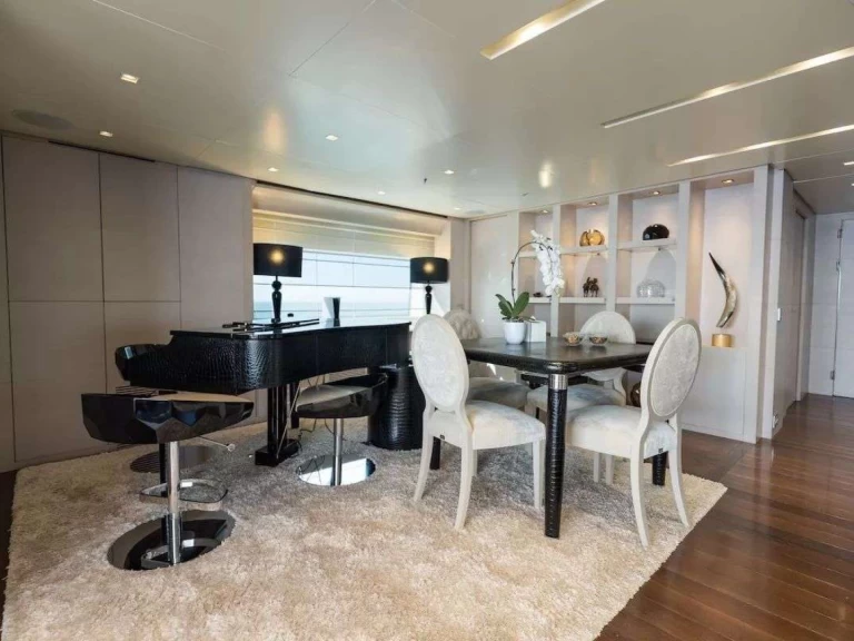 Custom BURKUT jednotlivci a charterové společnosti v Neapol