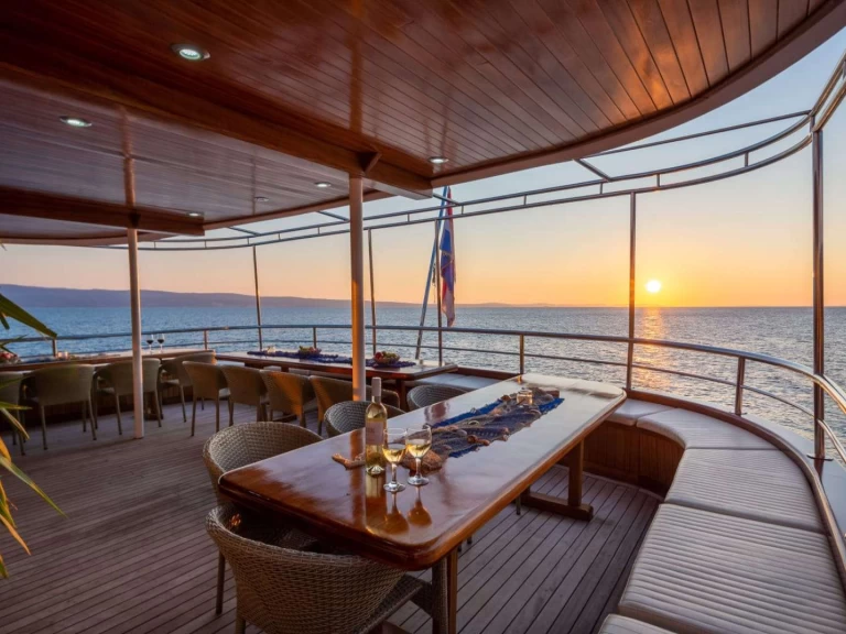 Pronájem Jachta Brodosplit s licencí