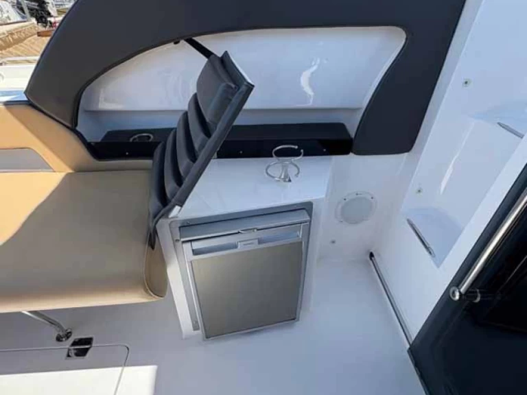 Pronajmout Motorová loď se skipperem či ne Öchsner-boote v Jezera