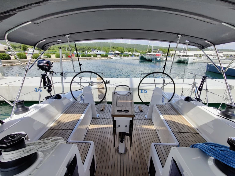 Pronajmout Plachetnice se skipperem či ne Bavaria v Sukošan