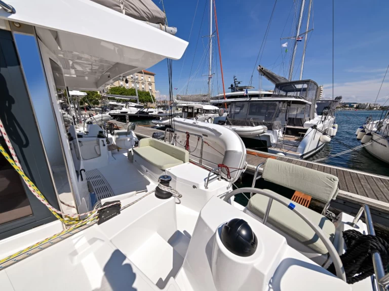 Pronájem Katamarán Bali s licencí