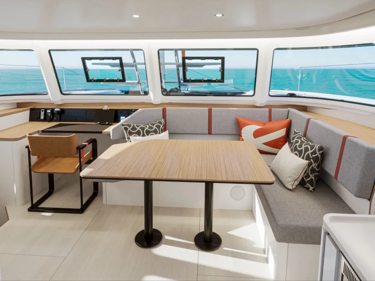 Excess Excess 13 - 4 + 2 cab. jednotlivci a charterové společnosti v Komolac