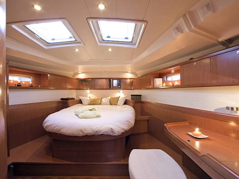 Pronajmout si Bénéteau Oceanis 54 v Paleros