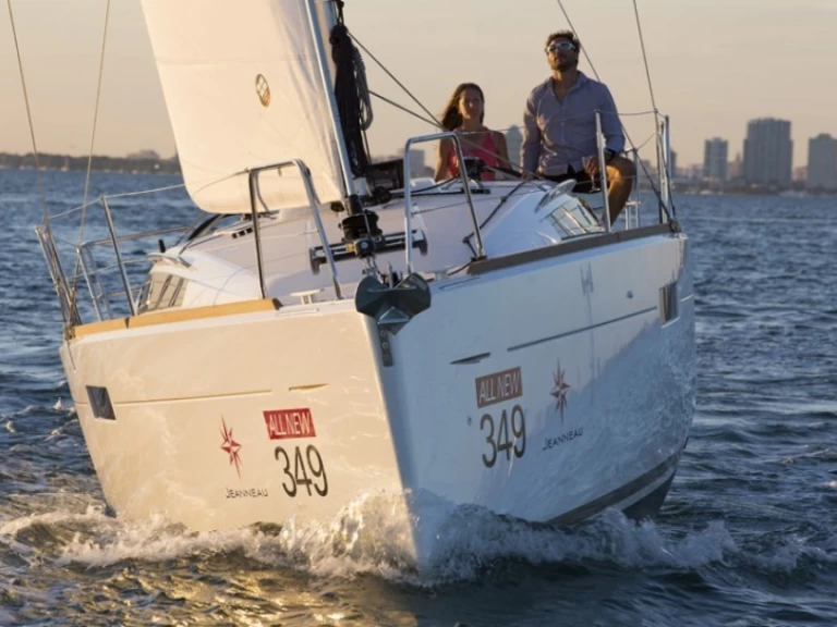 Pronajmout Plachetnice se skipperem či ne Jeanneau v Kos