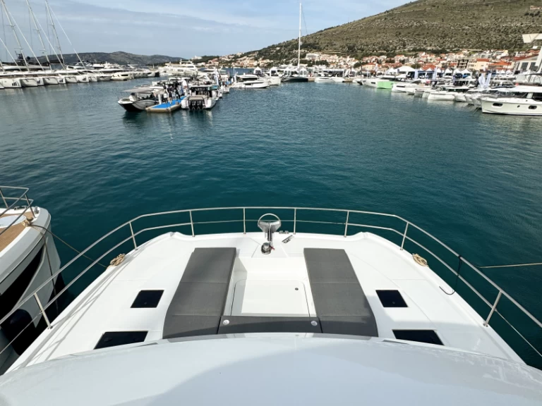 Pronajmout Motorová loď se skipperem či ne Fountaine Pajot v Donji Seget