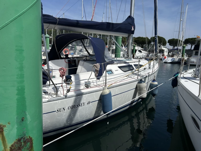 Pronájem lodi Hondarribia lákavé ceny Sun Odyssey 40