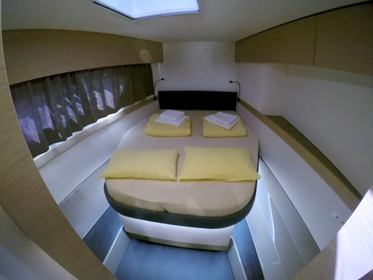 Pronájem Katamarán Fountaine Pajot s licencí