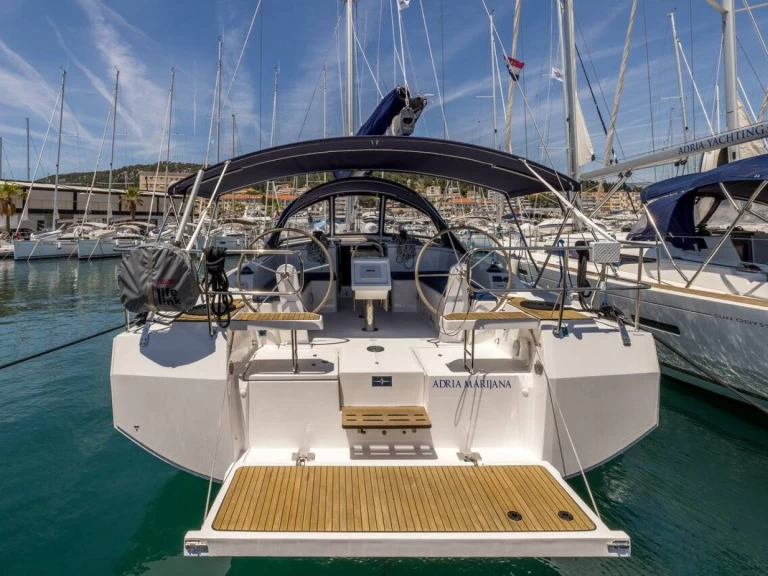 Pronájem Plachetnice Bavaria s licencí