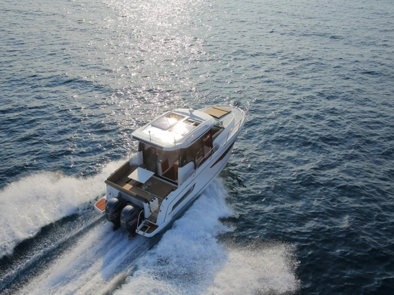 Jeanneau Merry Fisher 895 Offshore jednotlivci a charterové společnosti v Split