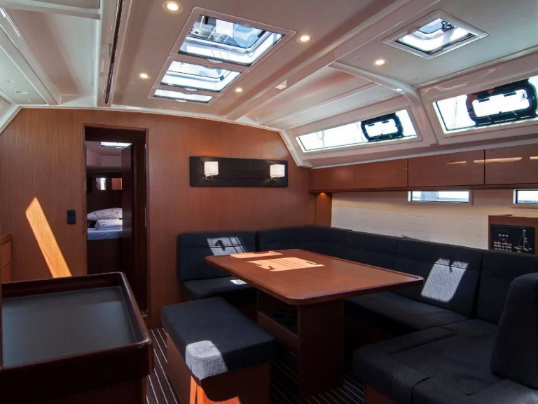 Pronájem lodi Split lákavé ceny Cruiser 46