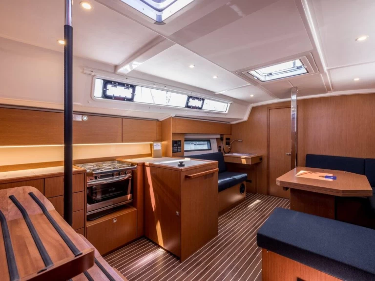 Pronájem lodi Split lákavé ceny Bavaria C42