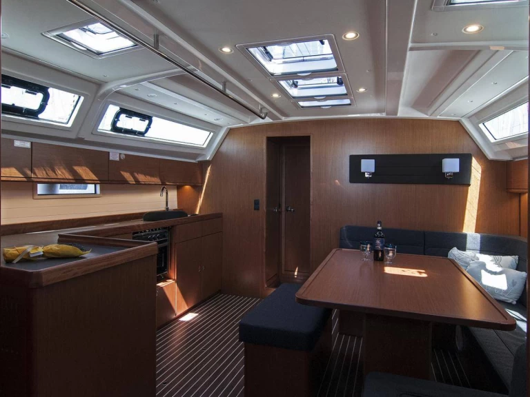 Pronájem Plachetnice Bavaria s licencí