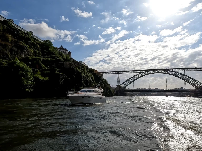 Pronájem Motorová loď Exclusive Private Boat Tour with The Last		 s licencí