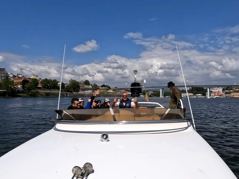 Pronajmout si Exclusive Private Boat Tour with The Last		 13,88 meters v Porto