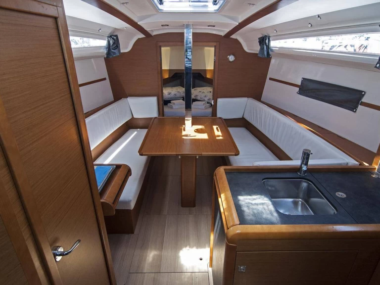 Pronájem Plachetnice Jeanneau s licencí