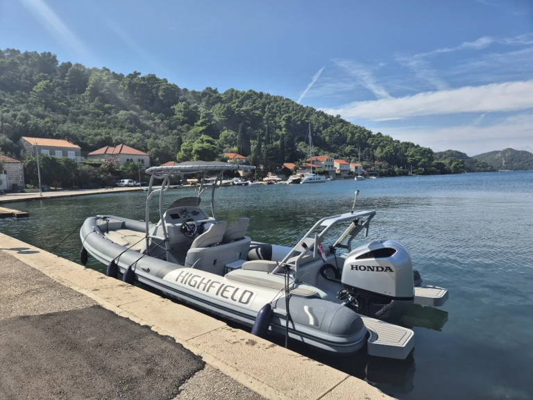 Pronájem Polotuhá loď Highfield s licencí