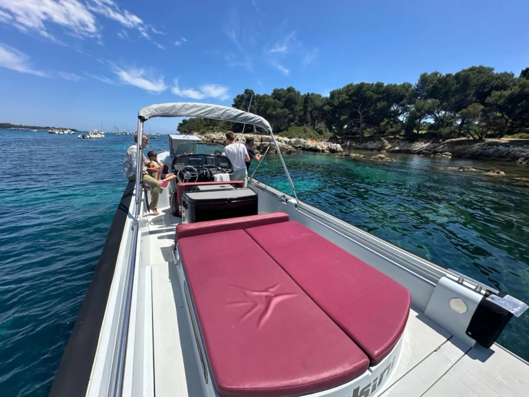 Pronájem Motorová loď STS s licencí