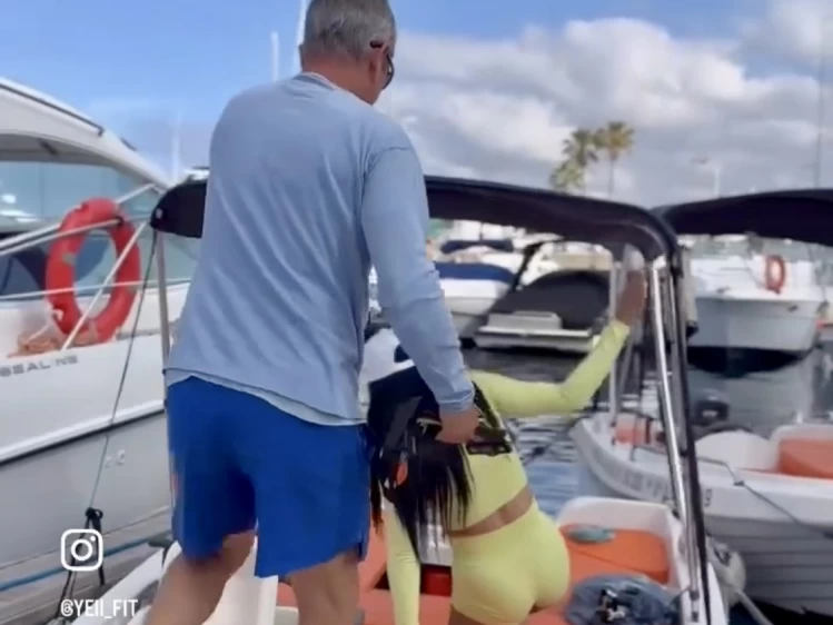 Mareti 460 jednotlivci a charterové společnosti v Adeje