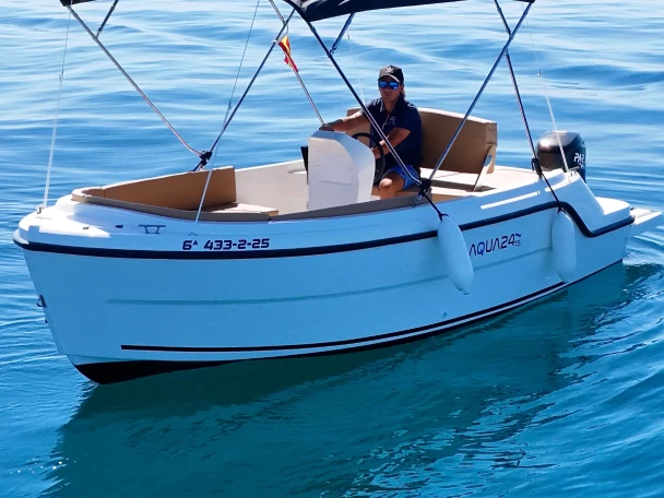 Motorová loď k pronájmu v Benalmádena za nejlepší cenu