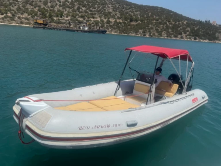 Pronájem Polotuhá loď mostro s licencí