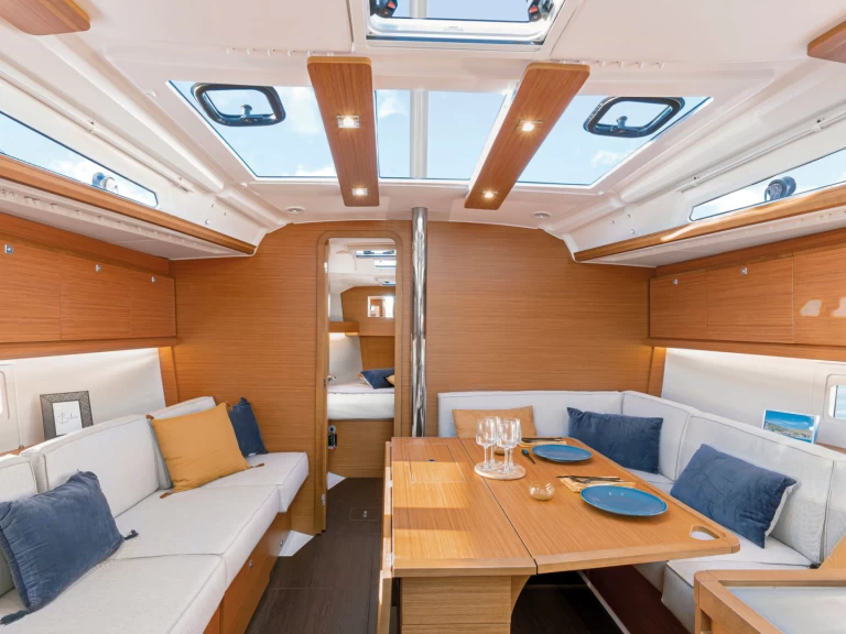 Pronajmout Plachetnice se skipperem či ne 74 v Arzon