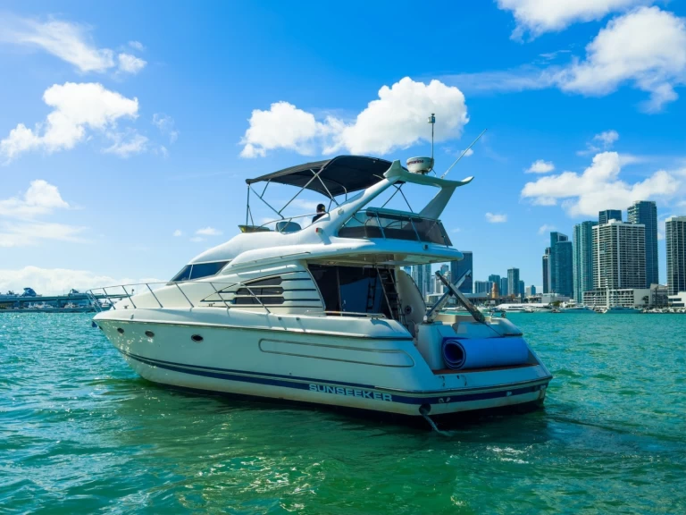 Pronájem lodi Sunseeker Manhattan 50 v Miami na Samboatu