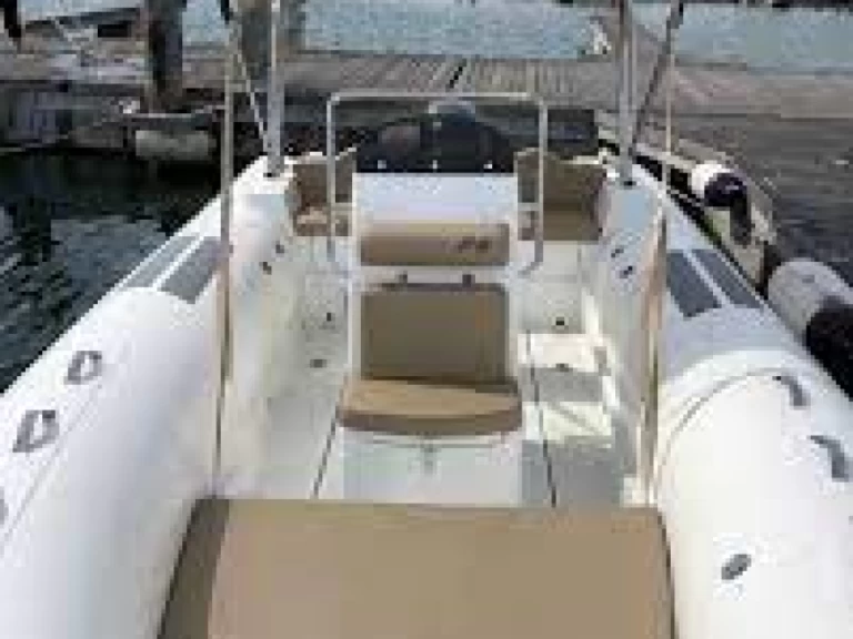 Pronájem Polotuhá loď Doriano Marine s licencí