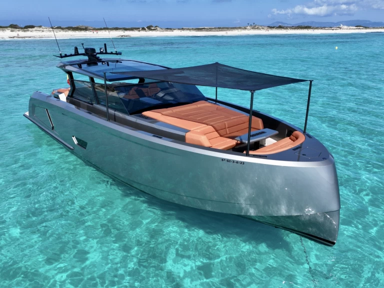 Pronajmout Motorová loď se skipperem či ne Vanquish v Ibiza Town