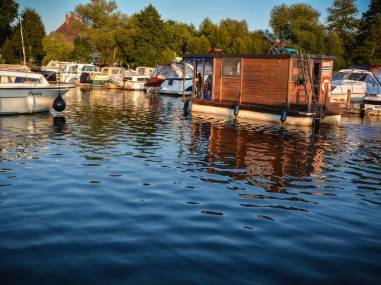 Pronájem Říční loď Floss s licencí