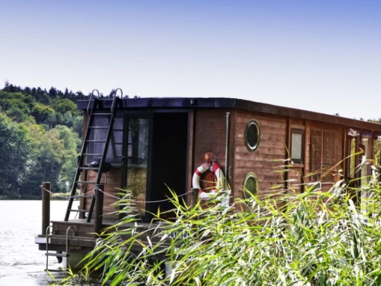 Říční loď k pronájmu v Wolziger See za nejlepší cenu