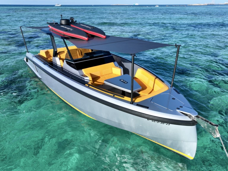 Pronajmout Motorová loď se skipperem či ne Vanquish v Ibiza Town