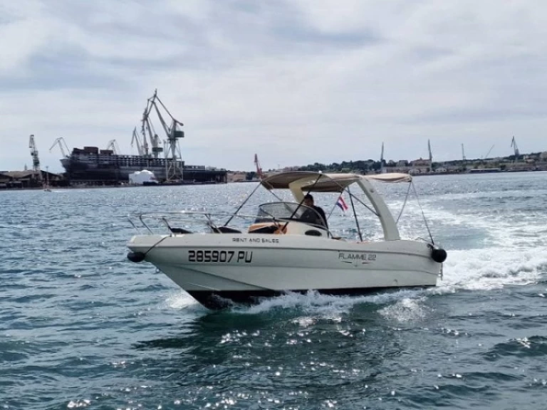 Pronájem Motorová loď T.A.MARE s licencí