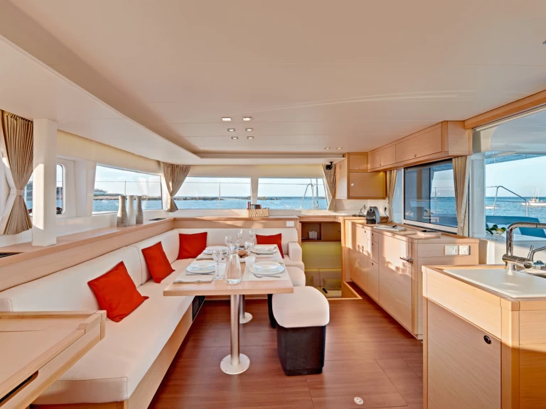 Lagoon Lagoon 450 F jednotlivci a charterové společnosti v Lefkáda