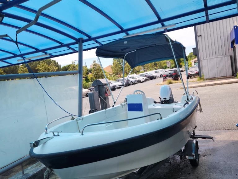 Pronajmout Motorová loď se skipperem či ne Alfa yatch  v Le Pradet