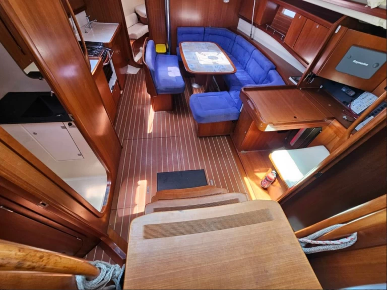 Dufour Dufour 425 Grand Large jednotlivci a charterové společnosti v Arzon